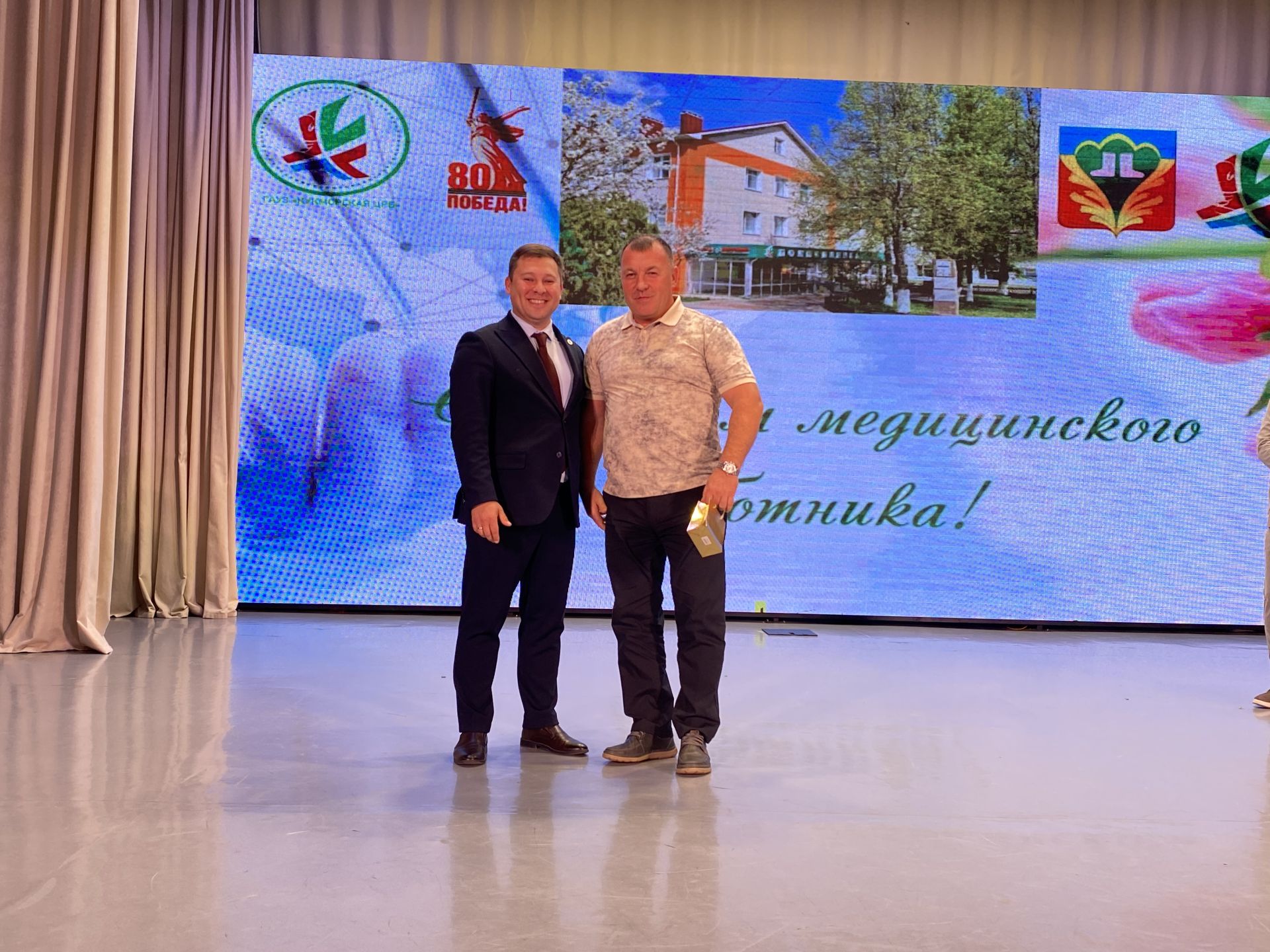 Кукмарада медицина хезмәткәрләре һөнәри бәйрәмнәрен билгеләп үтте