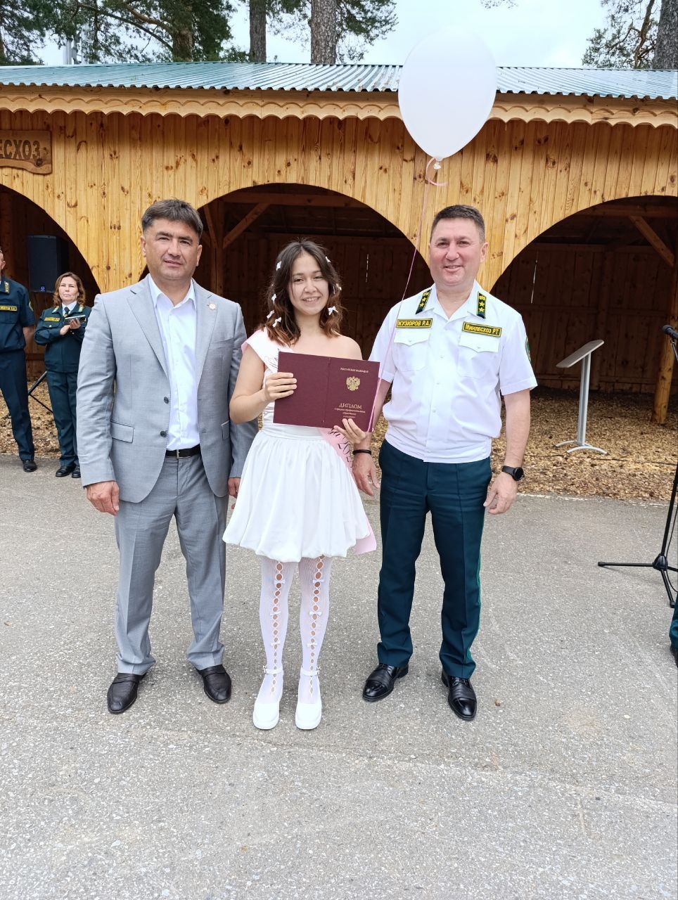 Тантаналы чыгарылыш: Лубян урман-техник көллиятендә 74 яшь белгеч диплом алды