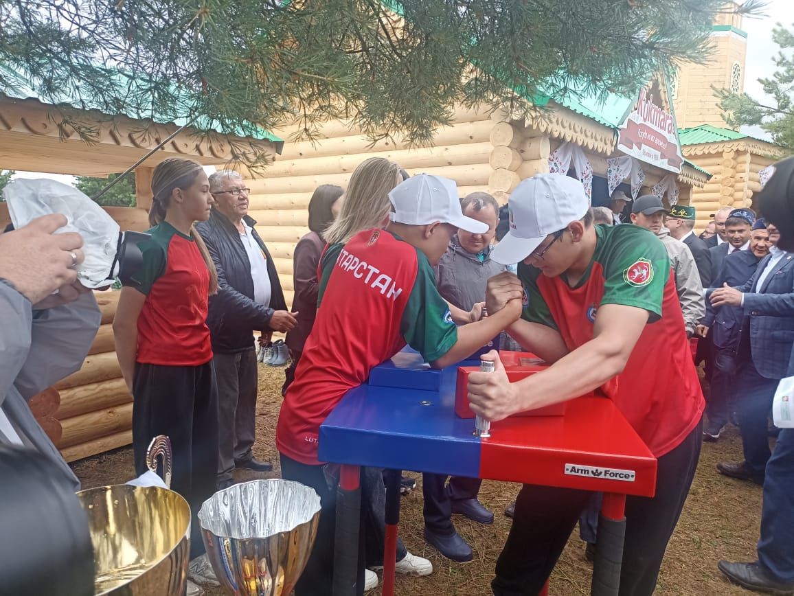 Бөтенроссия авыл Сабантуенда Татарстан ишегалдын Кукмара районы тәкъдим итте