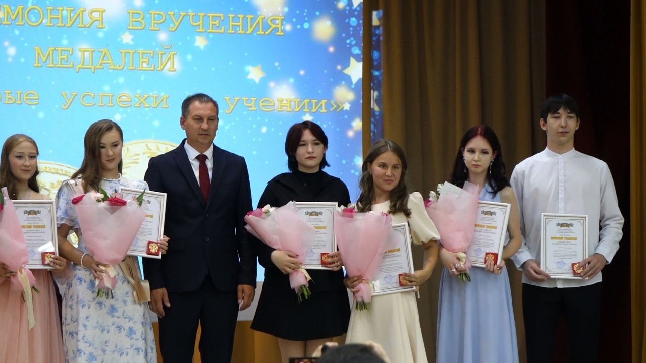 В Кукморе прошел выпускной бал