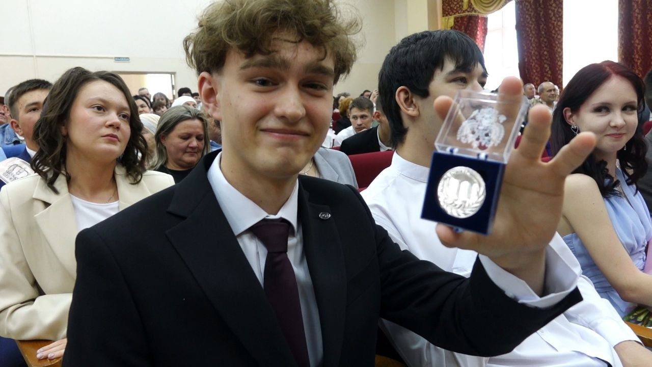 В Кукморе прошел выпускной бал