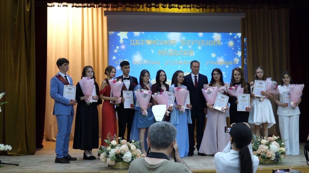В Кукморе прошел выпускной бал