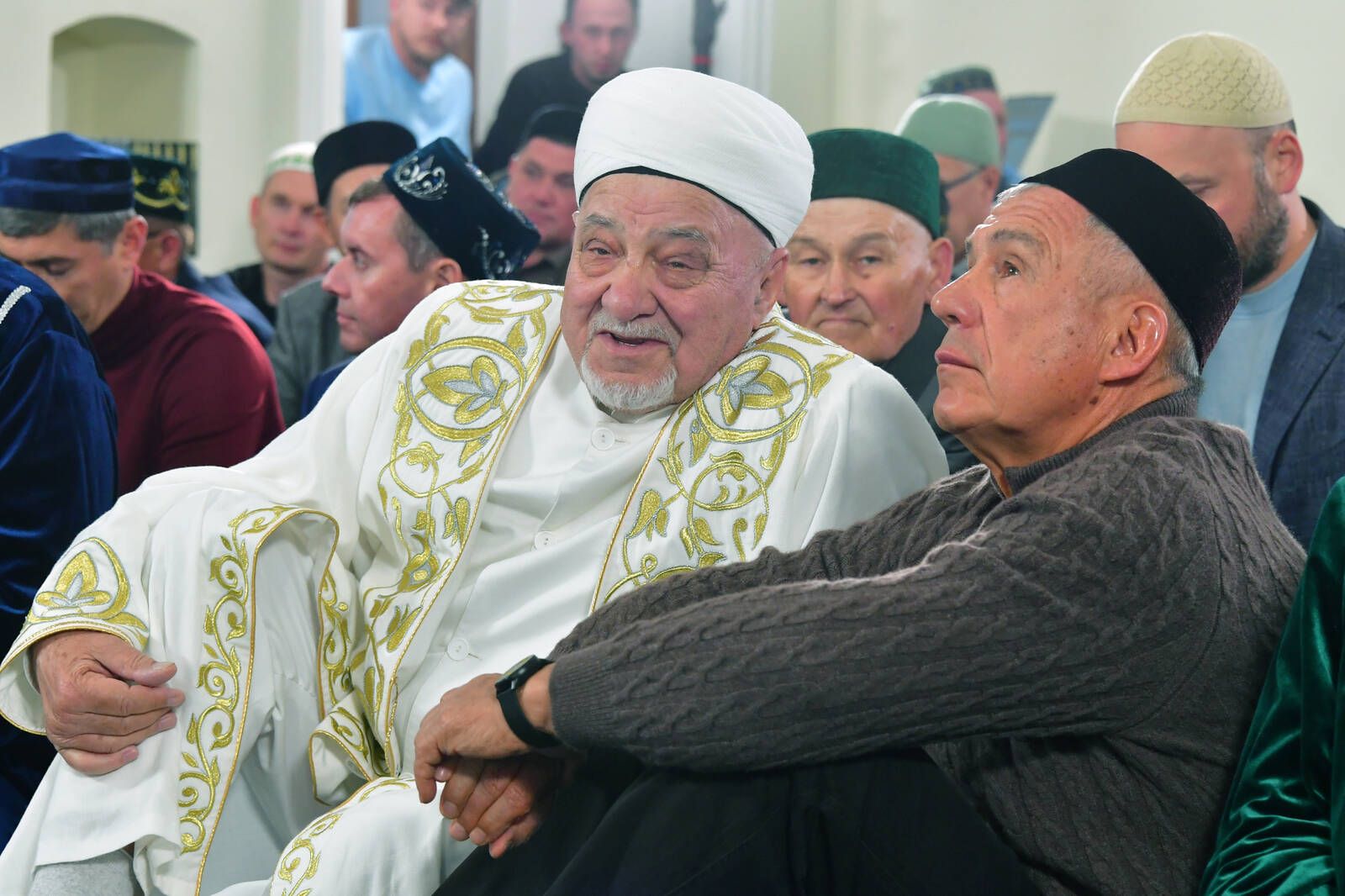 Минниханов принял участие в гает-намазе в возрожденной мечети села Маскара