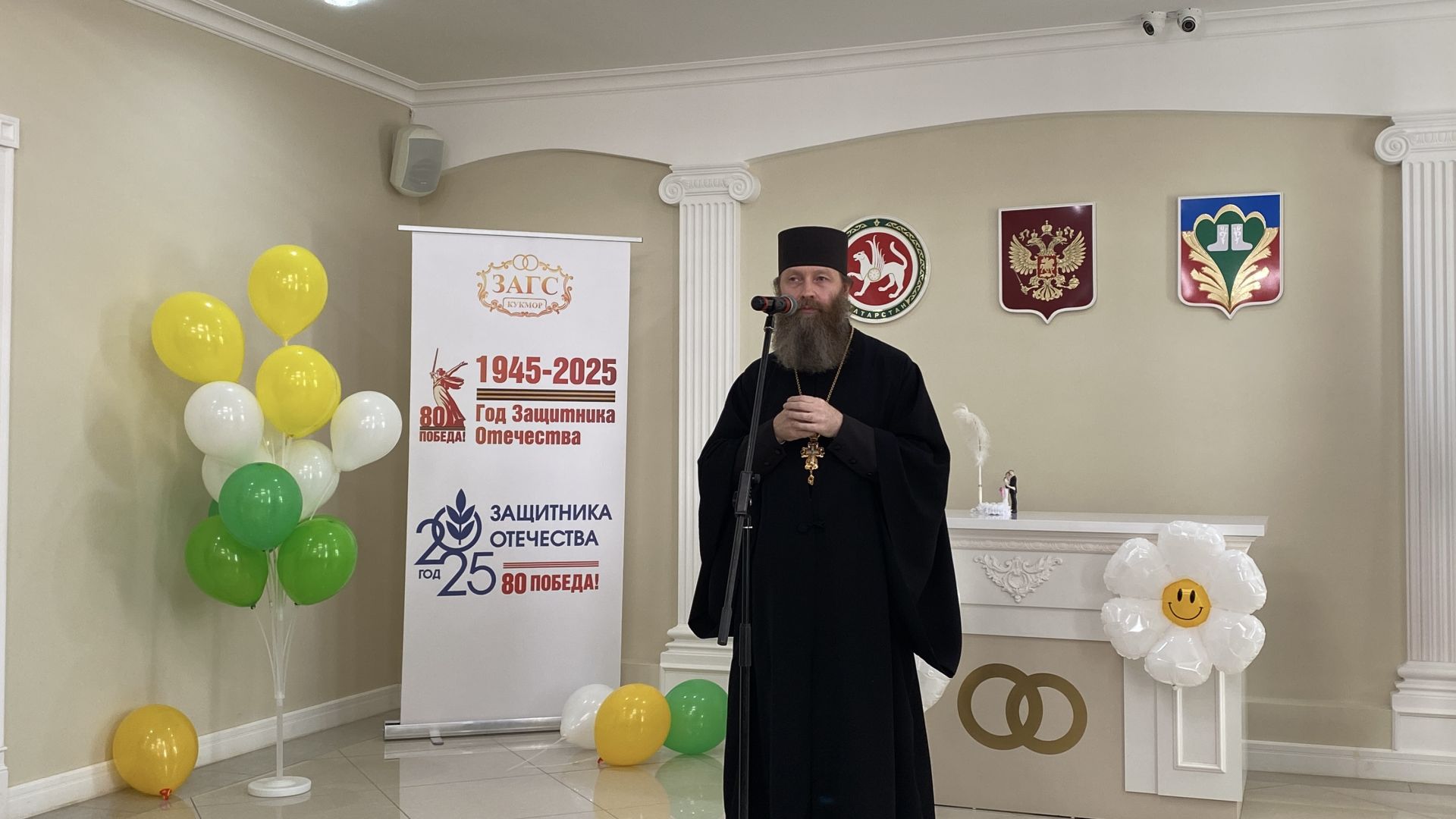 Район башлыгы Сергей Димитриев  район ЗАГС бүлегендә махсус хәрби операциядә катнашучы ир-егетләр белән очрашты