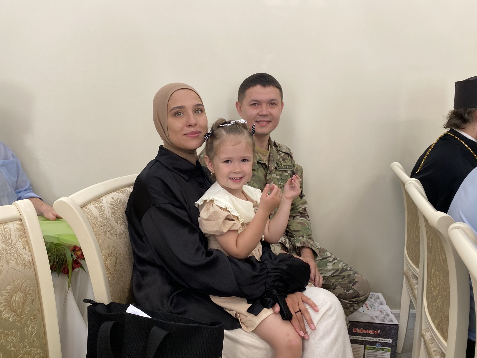 Район башлыгы Сергей Димитриев  район ЗАГС бүлегендә махсус хәрби операциядә катнашучы ир-егетләр белән очрашты