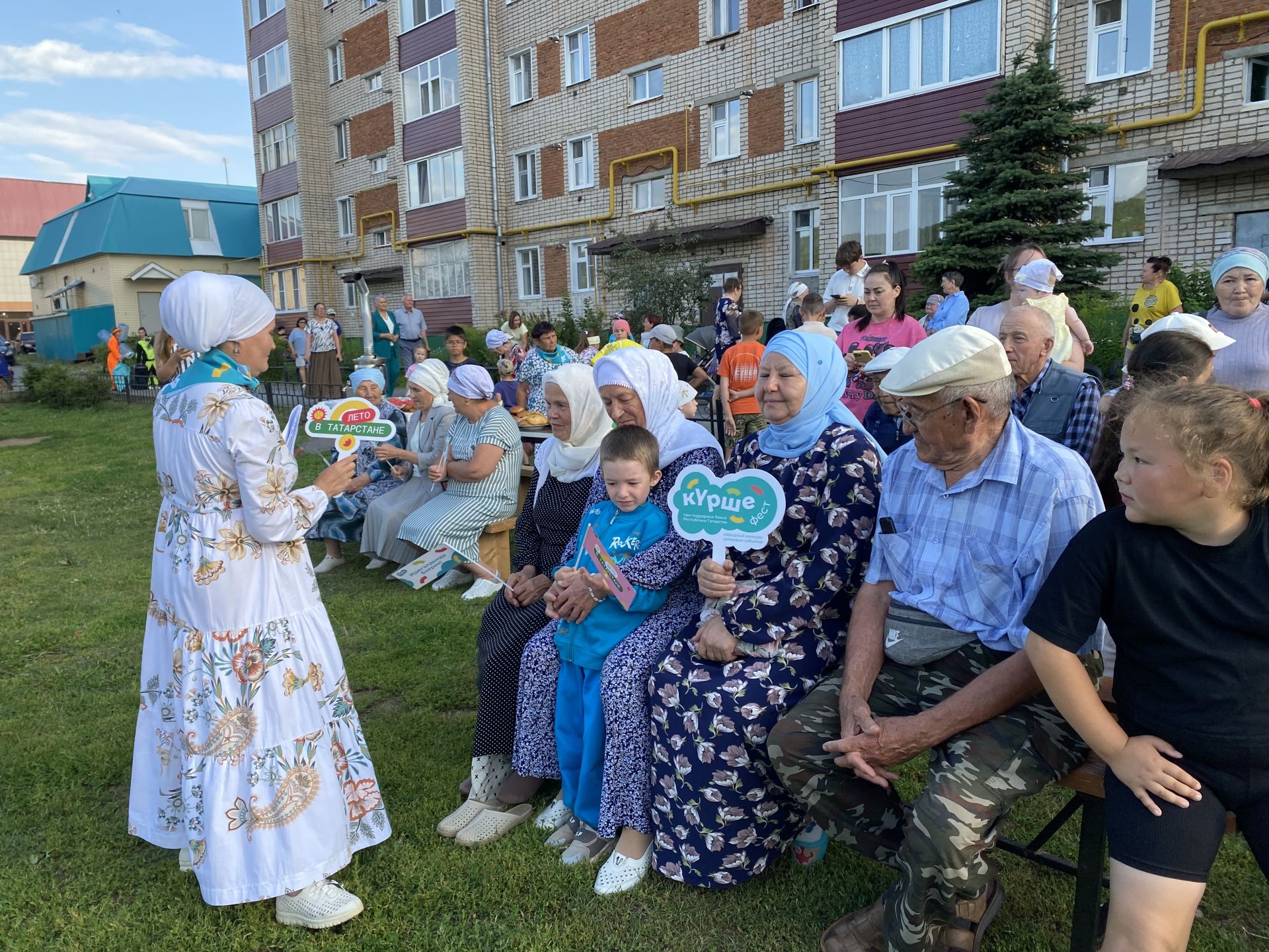 Кукмарада «Дус күршеләр» дип исемләнгән ишегалды бәйрәме узды
