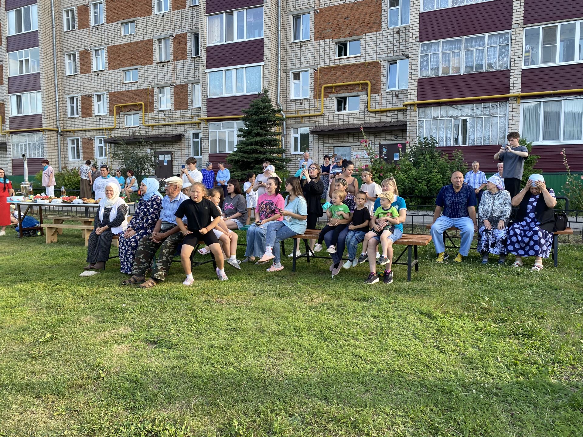 Кукмарада «Дус күршеләр» дип исемләнгән ишегалды бәйрәме узды