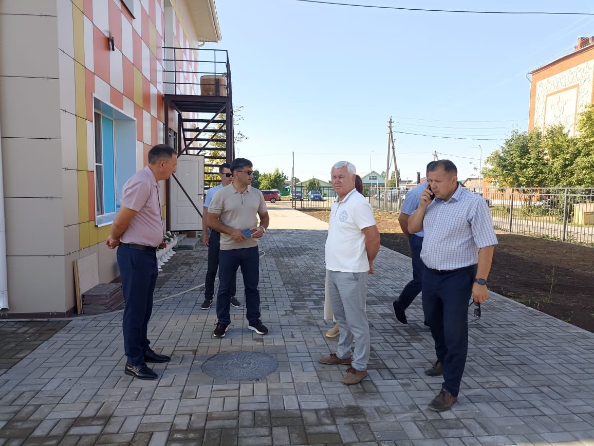 Кукмара районы башлыгы Сергей Димитриев төзелеш мәйданчыкларында булып кайтты