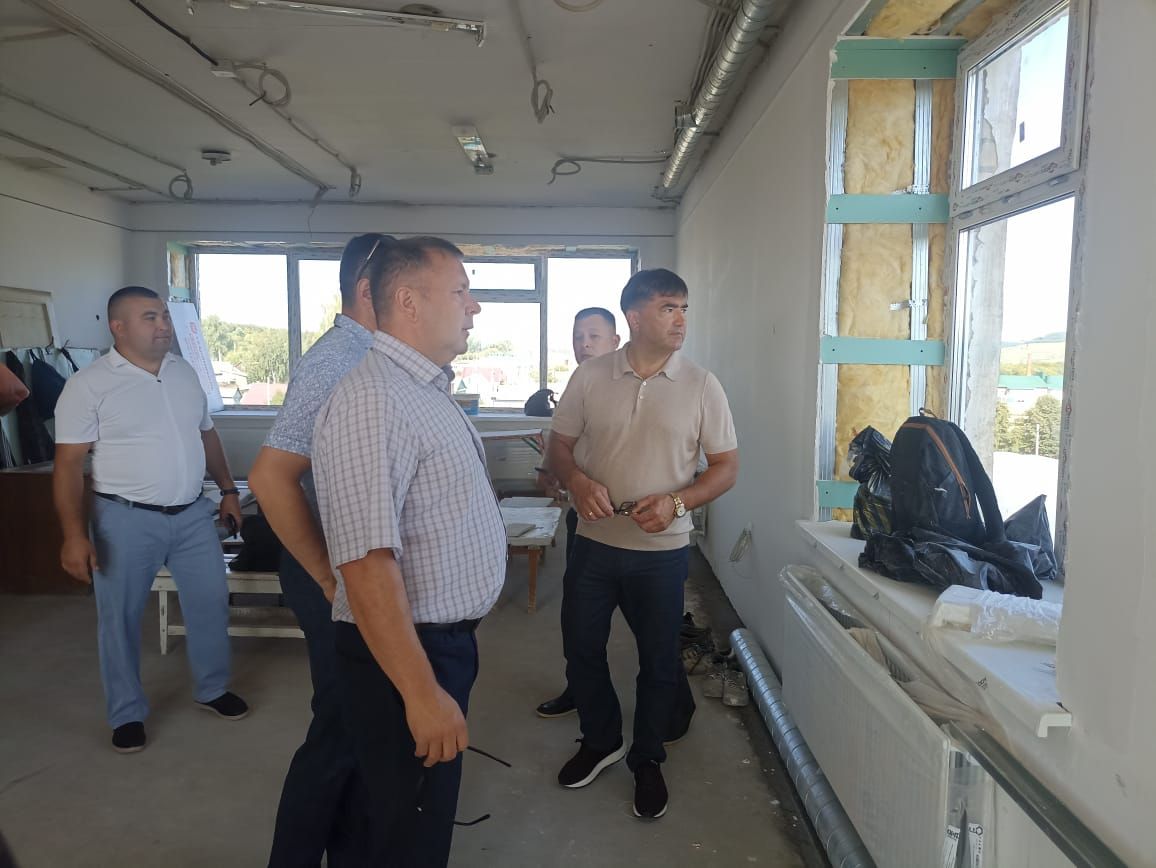 Кукмара районы башлыгы Сергей Димитриев төзелеш мәйданчыкларында булып кайтты