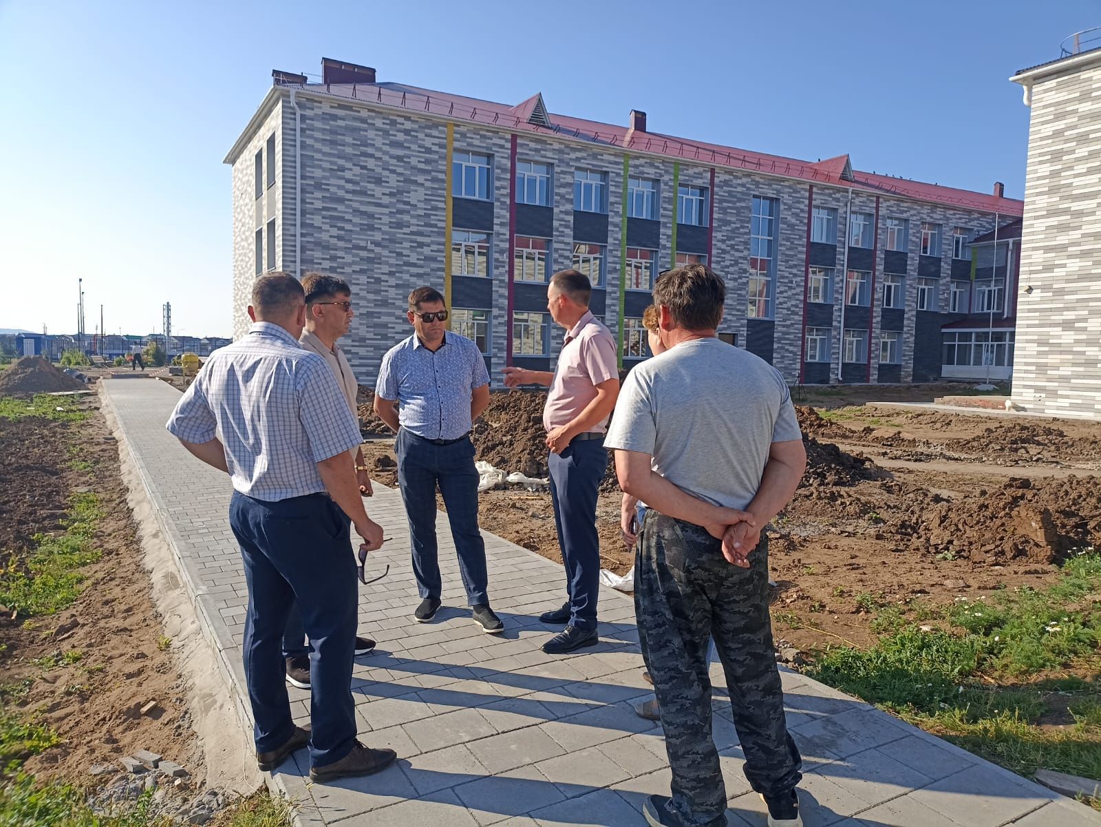 Кукмара районы башлыгы Сергей Димитриев төзелеш мәйданчыкларында булып кайтты