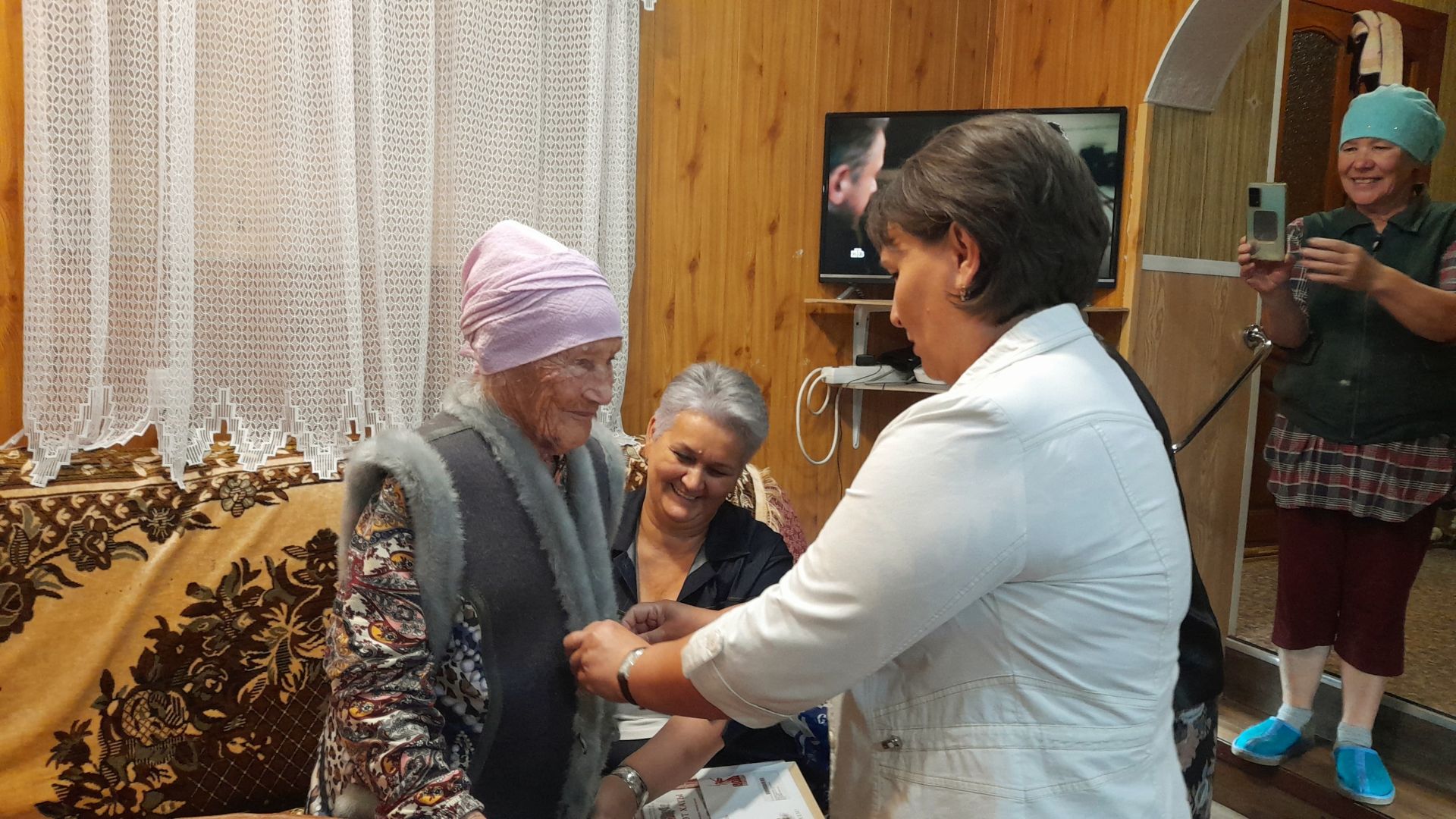 Зульфира Юсупова из Кукмора отметила 95-летний юбилей