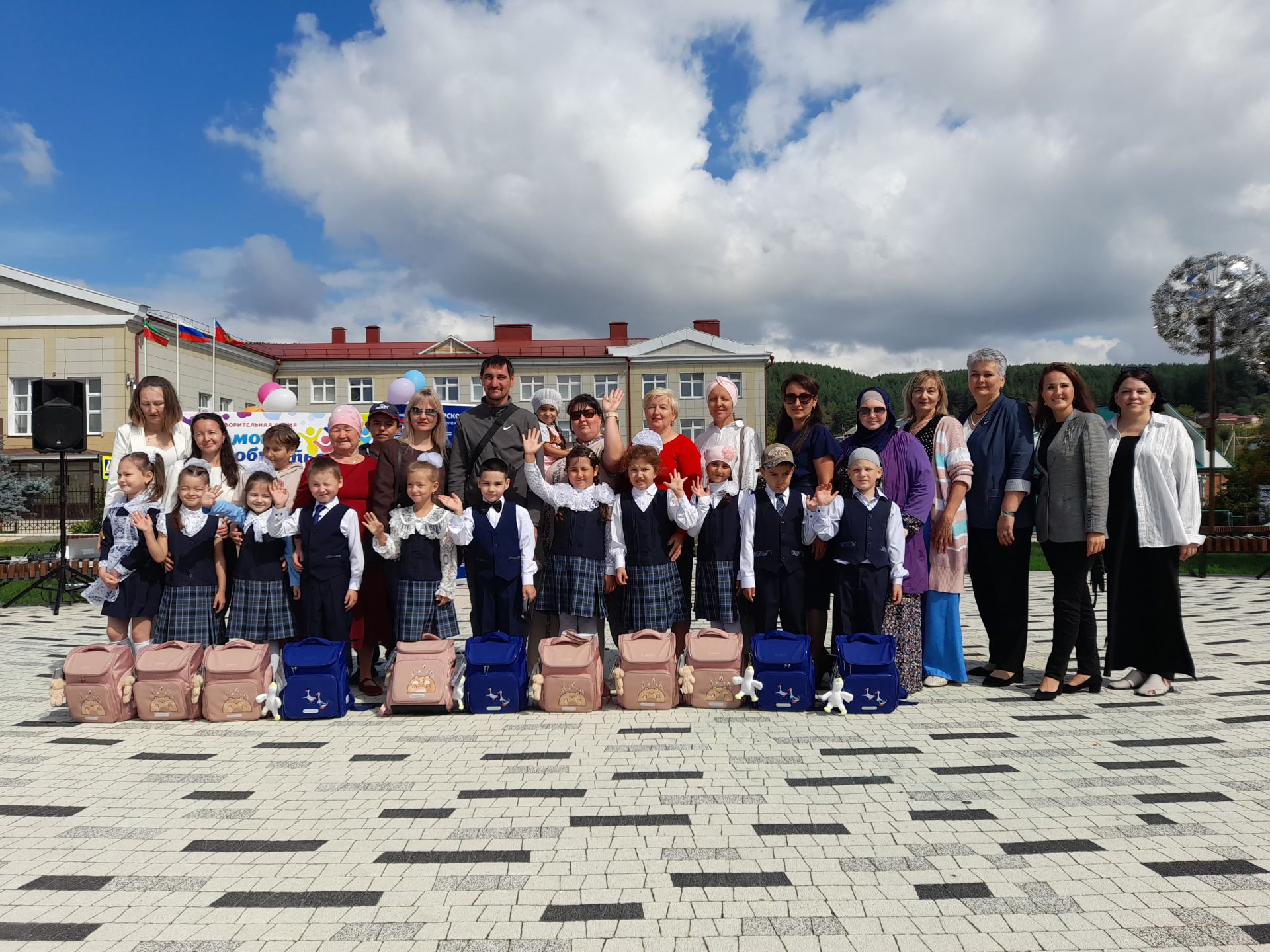В Кукморе прошла акция “Помоги собраться в школу”