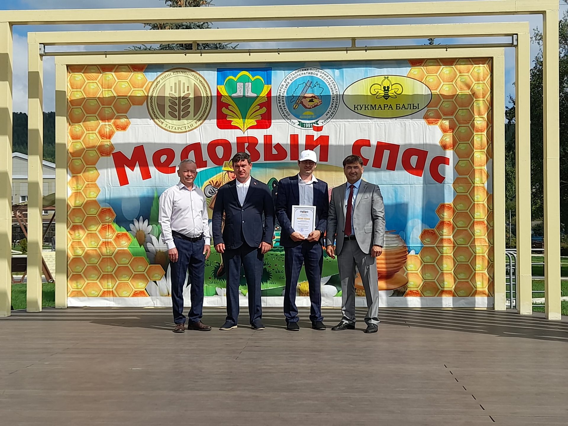В Кукморе прошел районный праздник русской культуры трех спасов: яблочный, медовый и ореховый