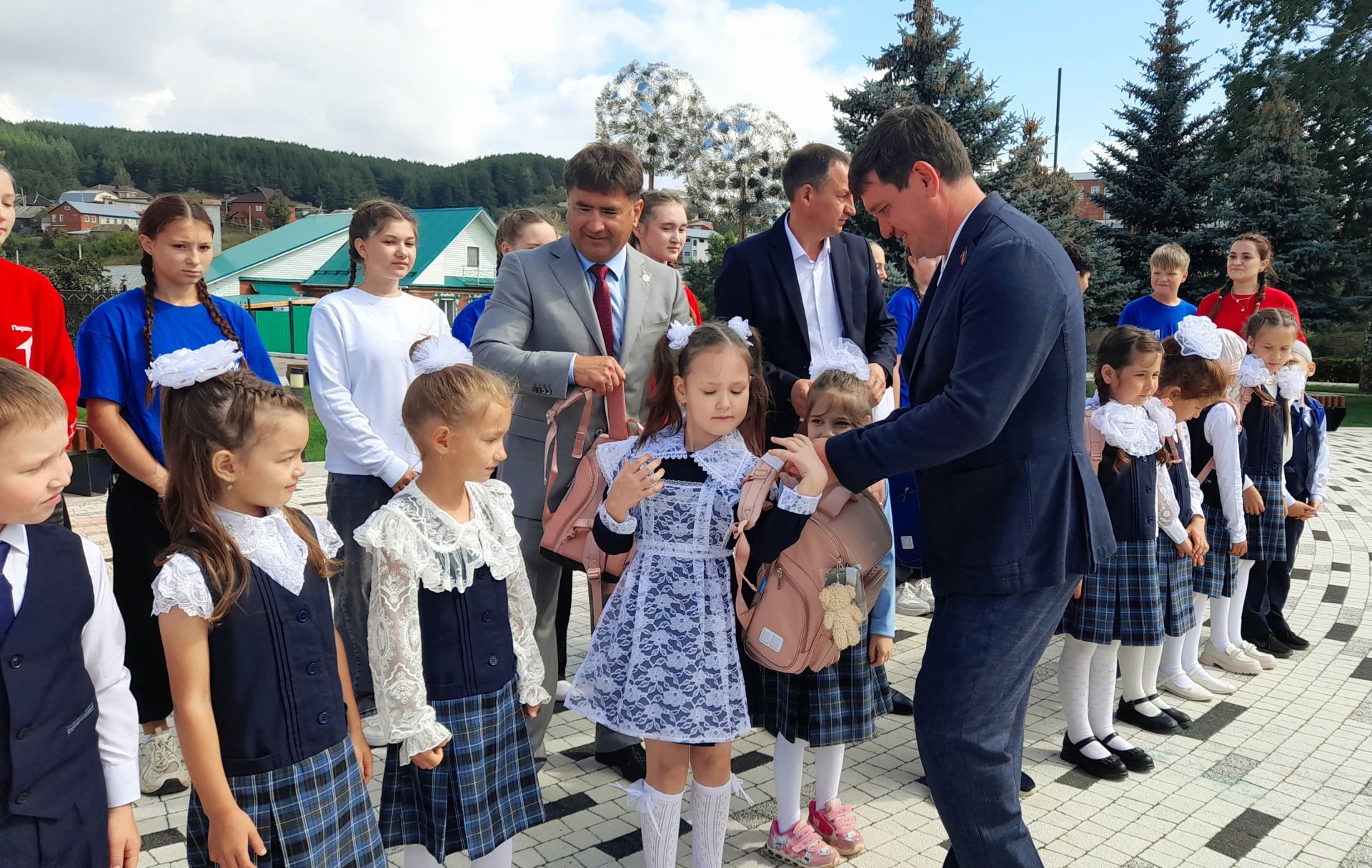 В Кукморе прошла акция “Помоги собраться в школу”