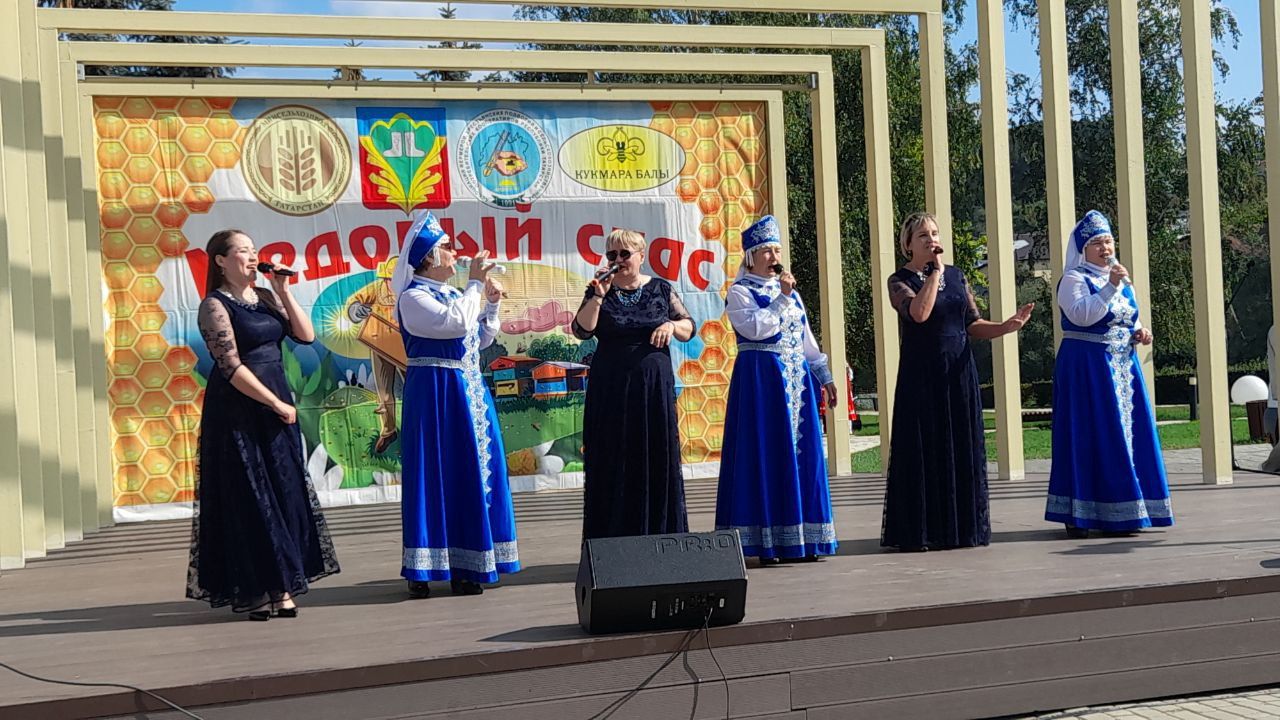 В Кукморе прошел районный праздник русской культуры трех спасов: яблочный, медовый и ореховый