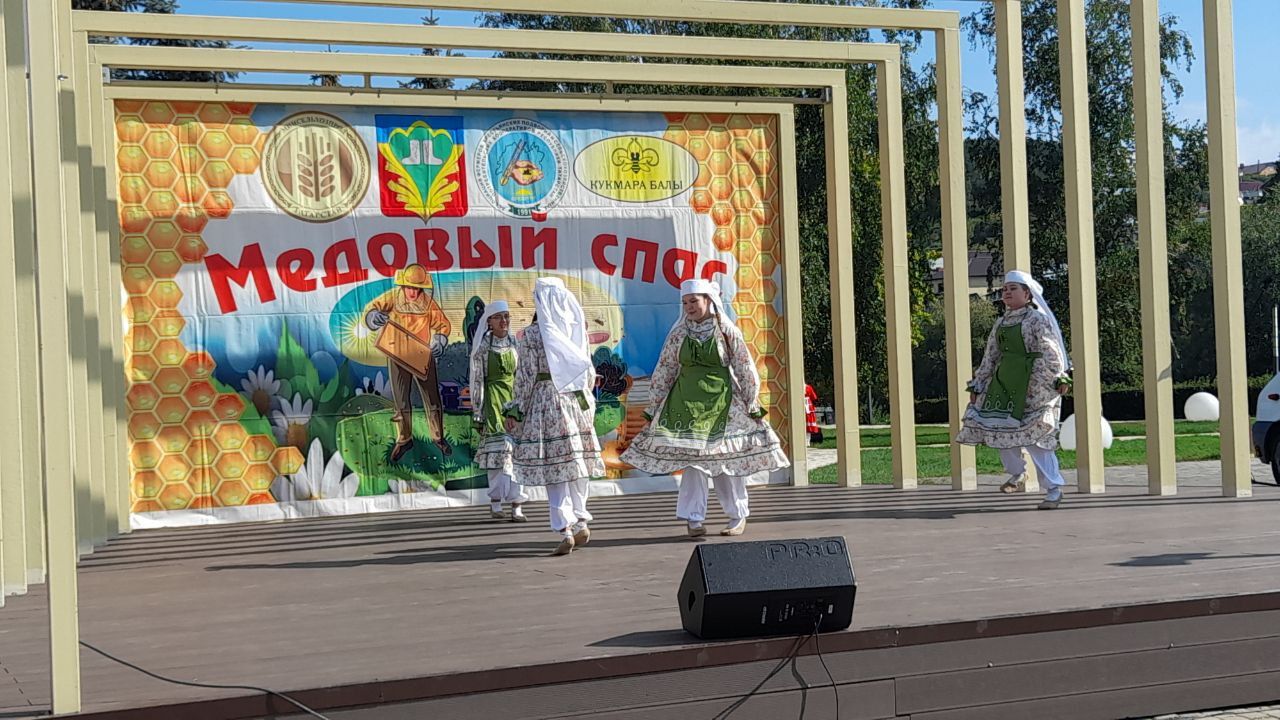 В Кукморе прошел районный праздник русской культуры трех спасов: яблочный, медовый и ореховый