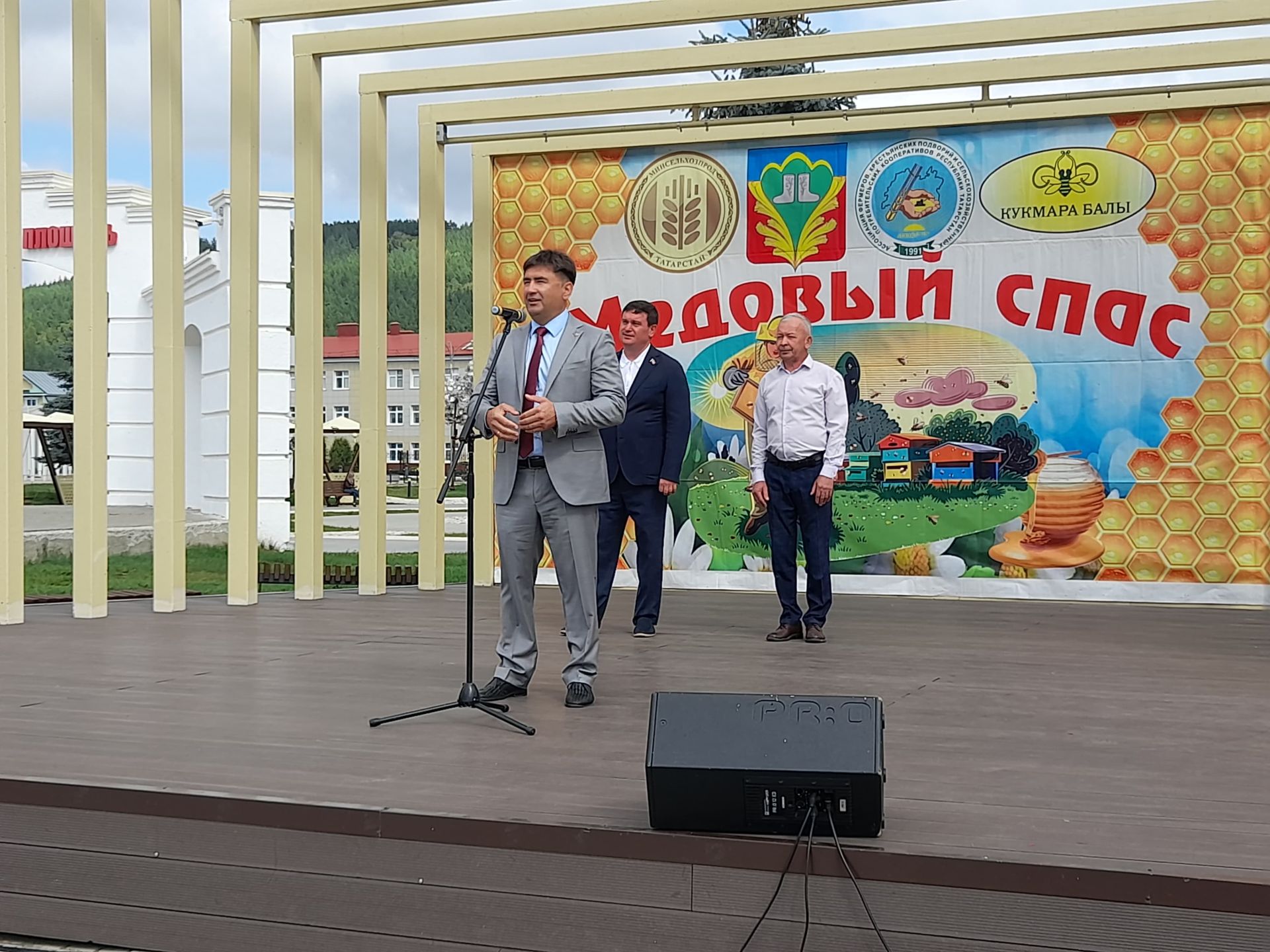 В Кукморе прошел районный праздник русской культуры трех спасов: яблочный, медовый и ореховый