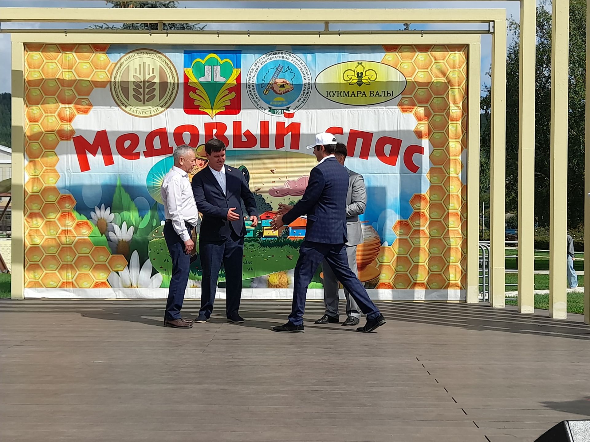 В Кукморе прошел районный праздник русской культуры трех спасов: яблочный, медовый и ореховый