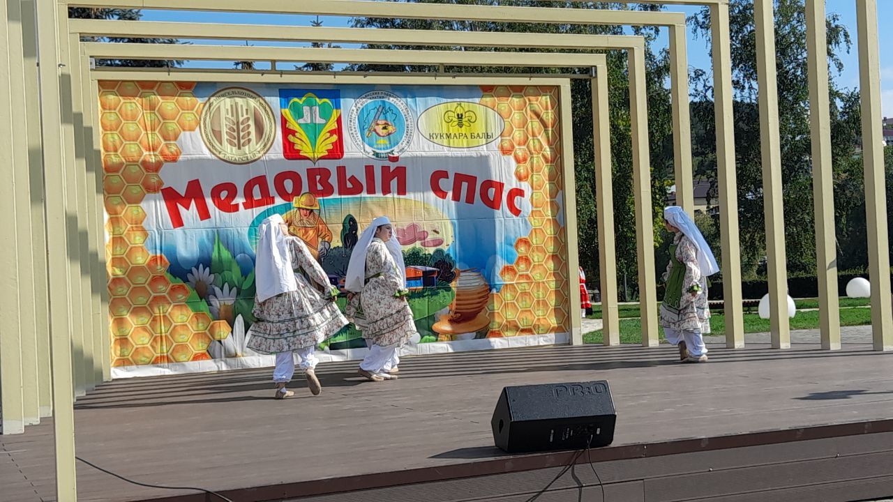 В Кукморе прошел районный праздник русской культуры трех спасов: яблочный, медовый и ореховый