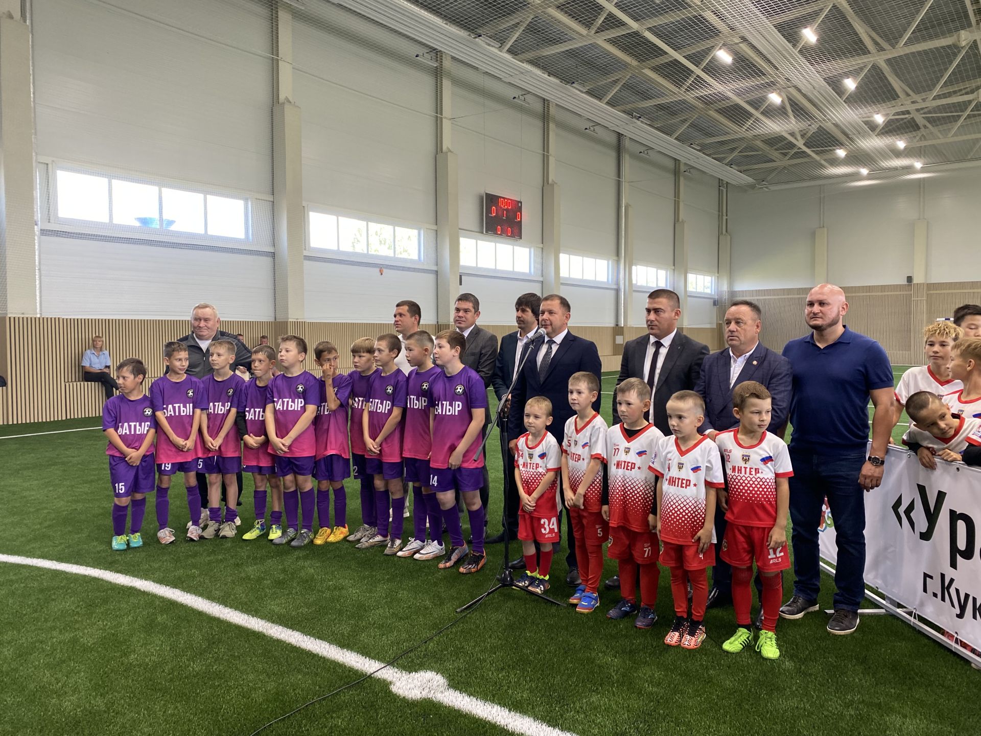 Спортка яңа сулыш:  Кукмарада  ачык футбол манежы кулланышка тапшырылды