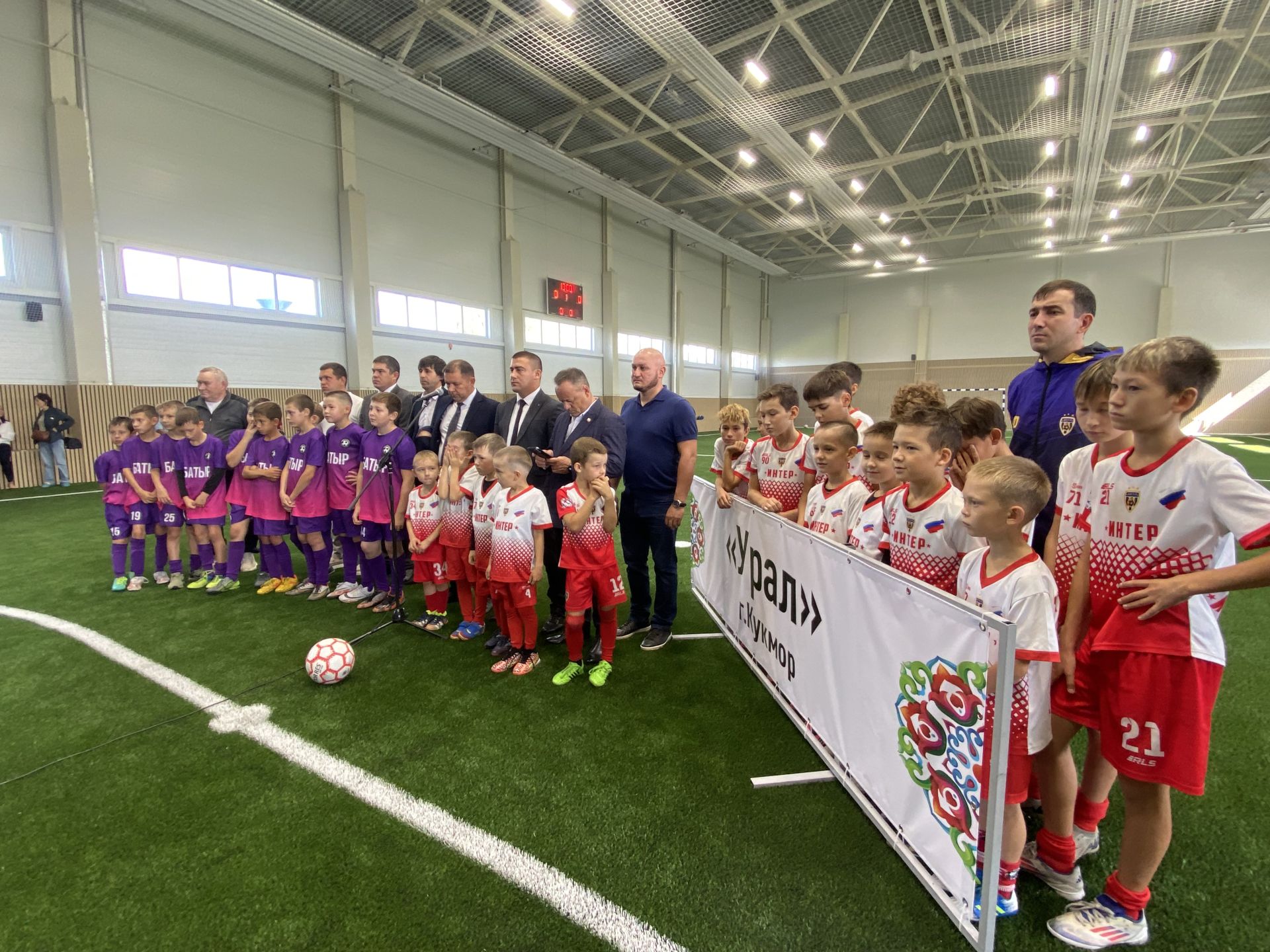 Спортка яңа сулыш:  Кукмарада  ачык футбол манежы кулланышка тапшырылды
