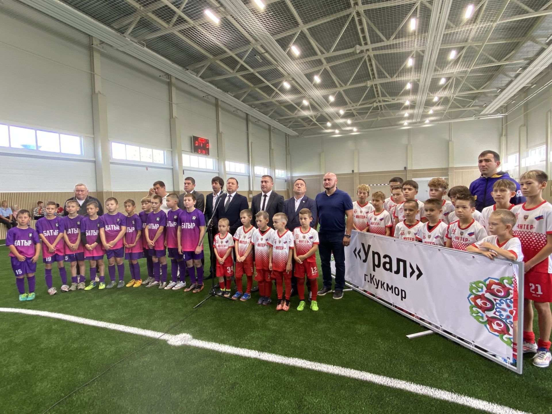 Спортка яңа сулыш:  Кукмарада  ачык футбол манежы кулланышка тапшырылды