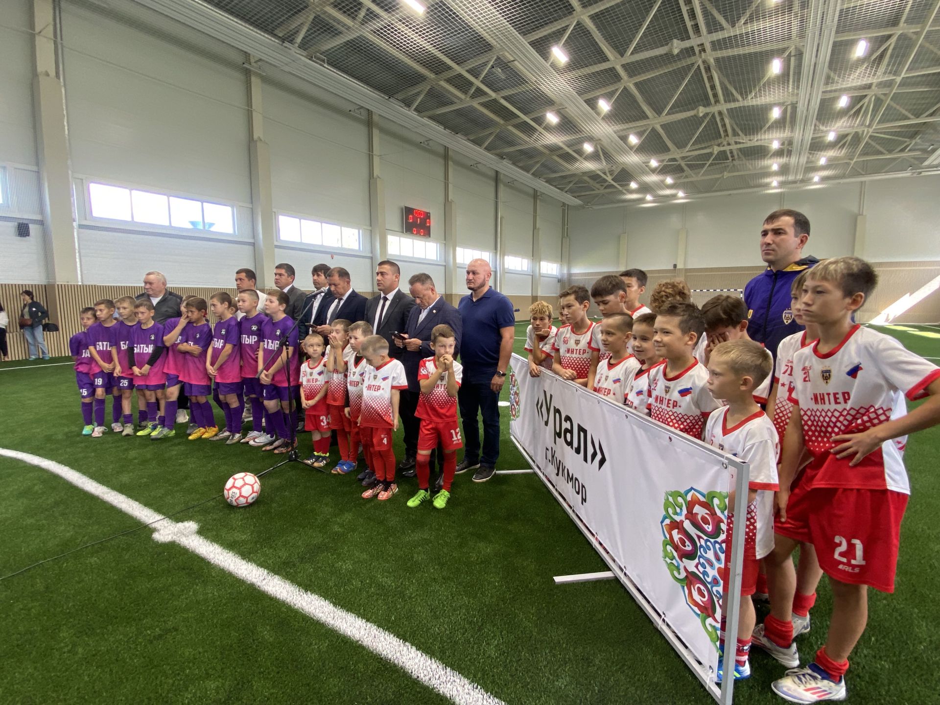 Спортка яңа сулыш:  Кукмарада  ачык футбол манежы кулланышка тапшырылды