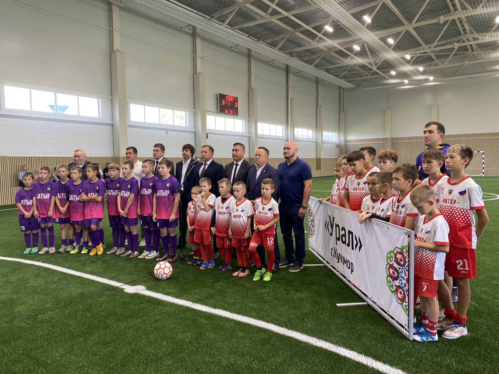 Спортка яңа сулыш:  Кукмарада  ачык футбол манежы кулланышка тапшырылды