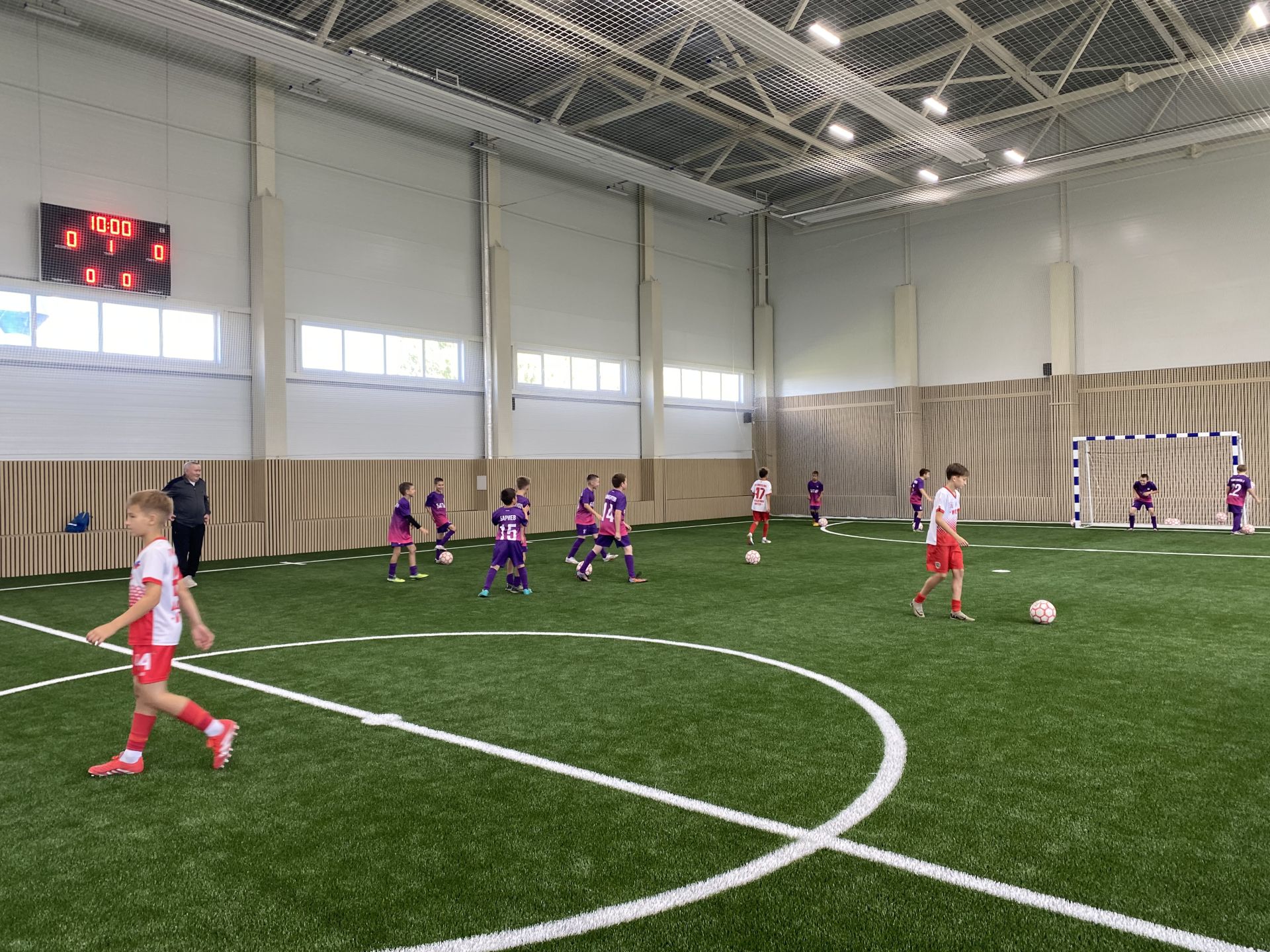 Спортка яңа сулыш:  Кукмарада  ачык футбол манежы кулланышка тапшырылды