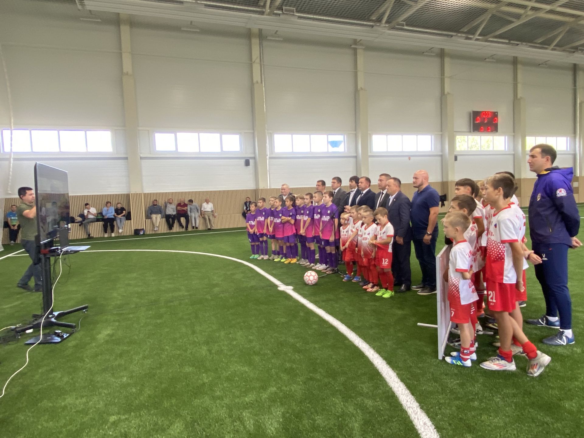 Спортка яңа сулыш:  Кукмарада  ачык футбол манежы кулланышка тапшырылды