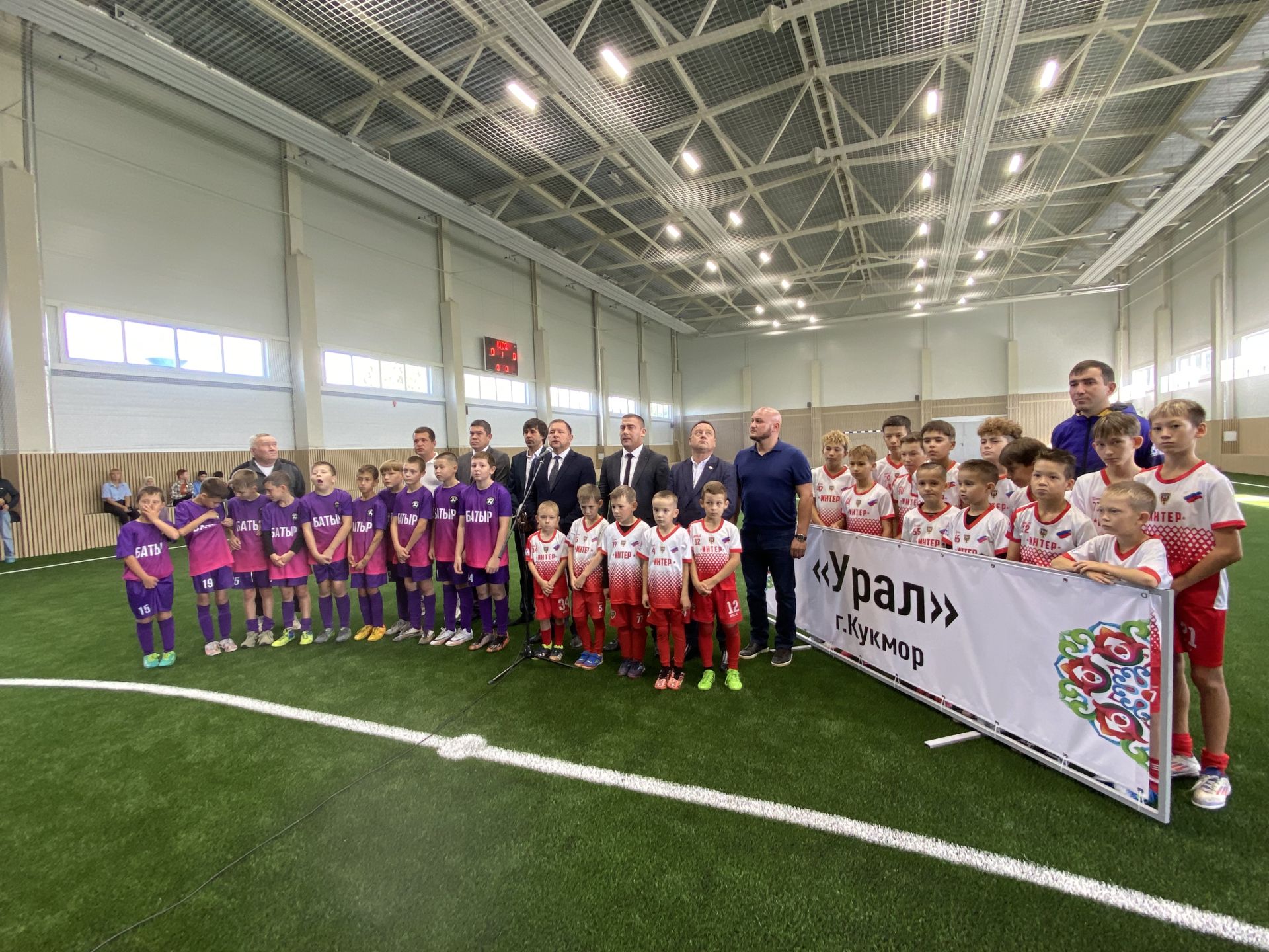 Спортка яңа сулыш:  Кукмарада  ачык футбол манежы кулланышка тапшырылды
