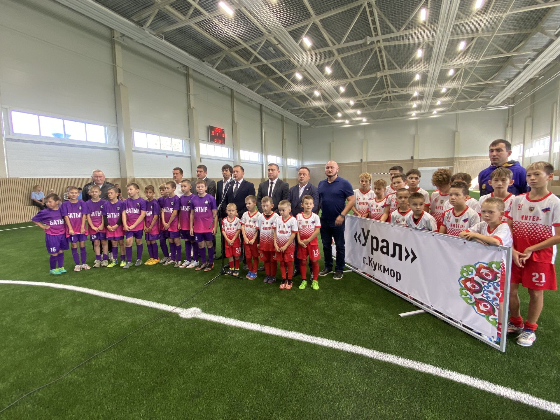 Спортка яңа сулыш:  Кукмарада  ачык футбол манежы кулланышка тапшырылды