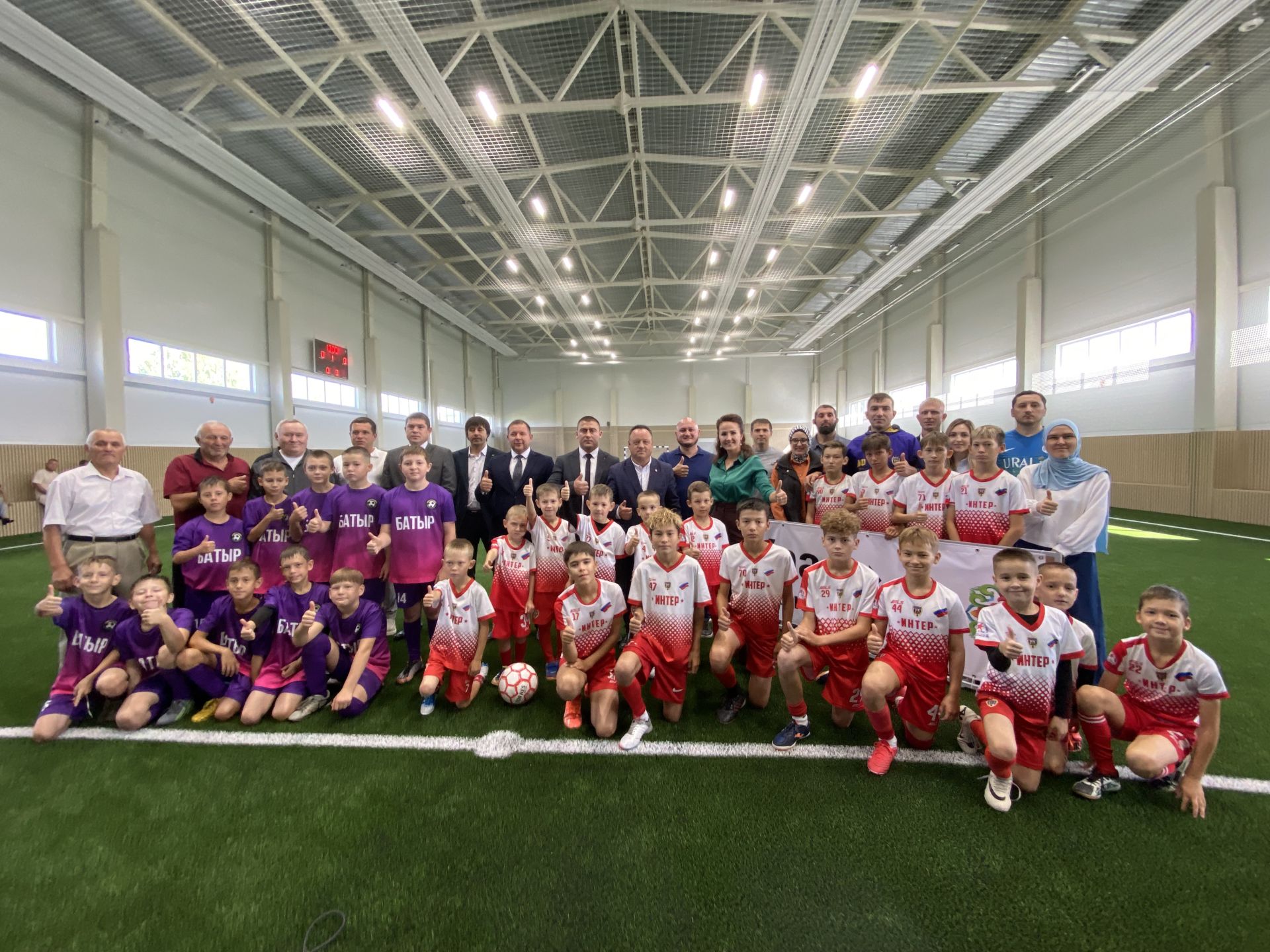 Спортка яңа сулыш:  Кукмарада  ачык футбол манежы кулланышка тапшырылды