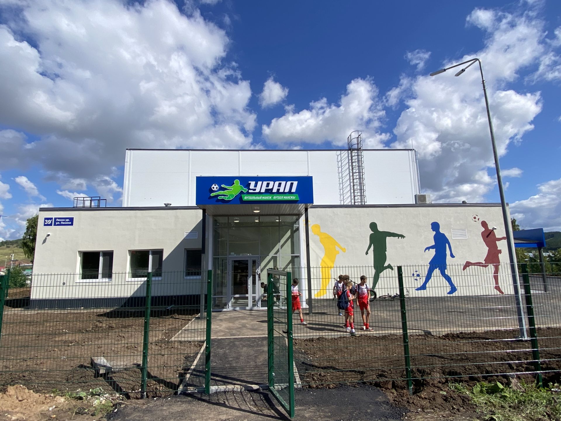 Спортка яңа сулыш:  Кукмарада  ачык футбол манежы кулланышка тапшырылды