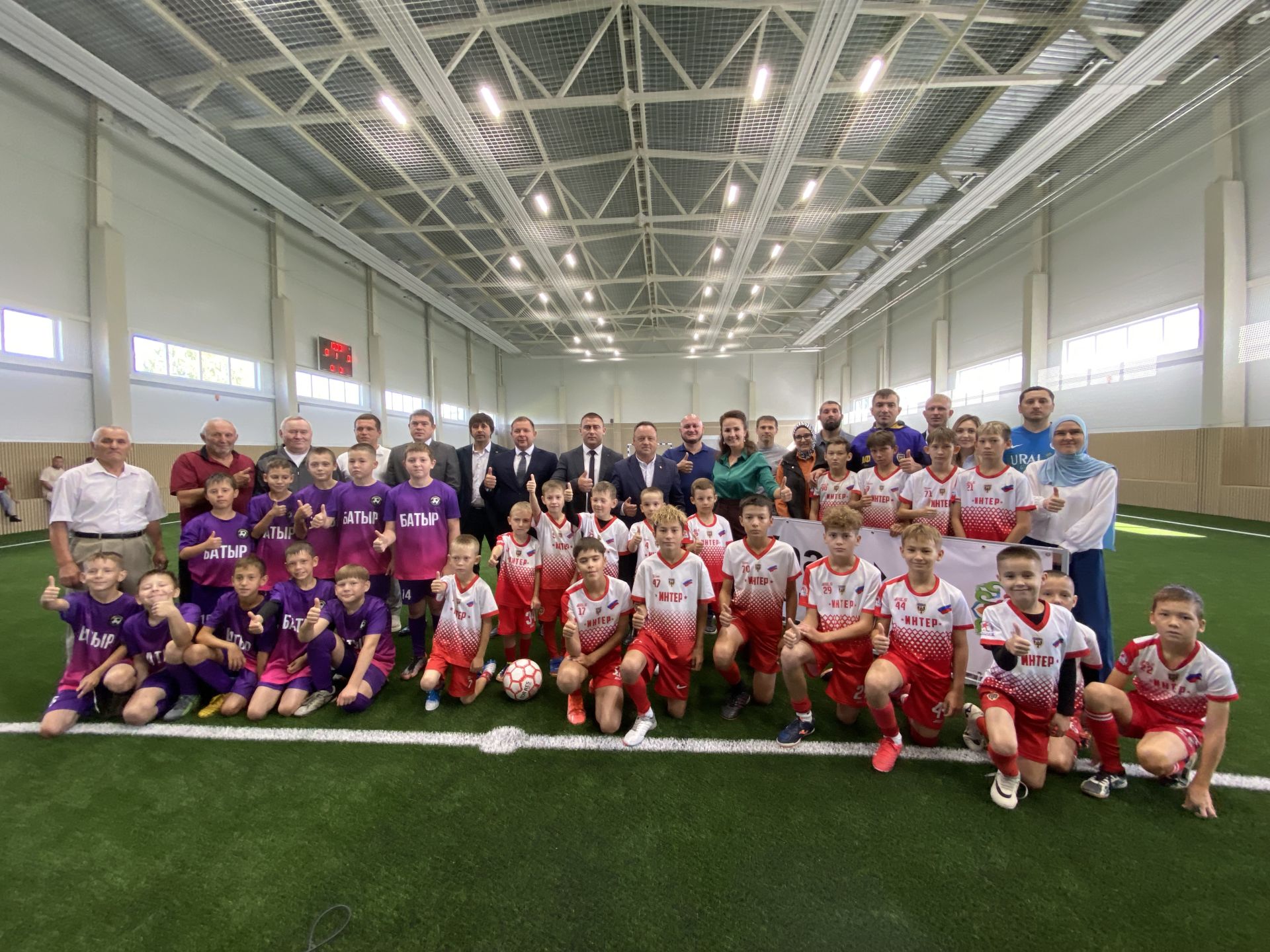 Спортка яңа сулыш:  Кукмарада  ачык футбол манежы кулланышка тапшырылды