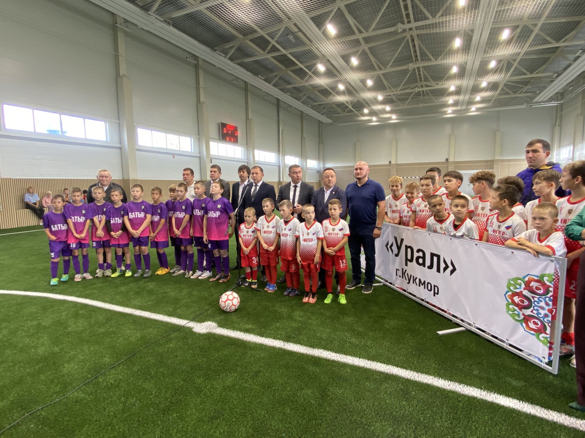Спортка яңа сулыш:  Кукмарада  ачык футбол манежы кулланышка тапшырылды