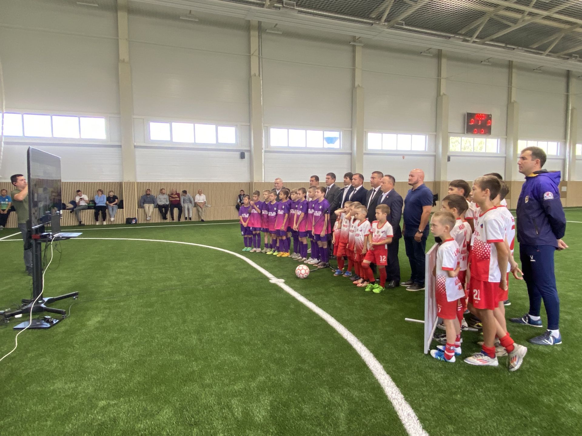 Спортка яңа сулыш:  Кукмарада  ачык футбол манежы кулланышка тапшырылды