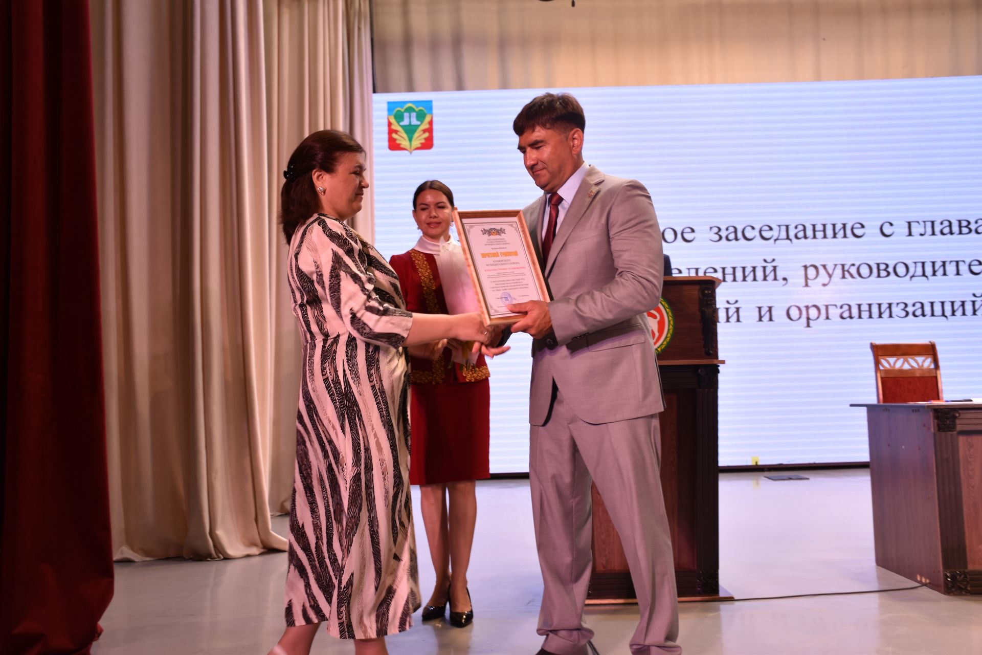 Жителей Кукморского района наградили на расширенной планерке