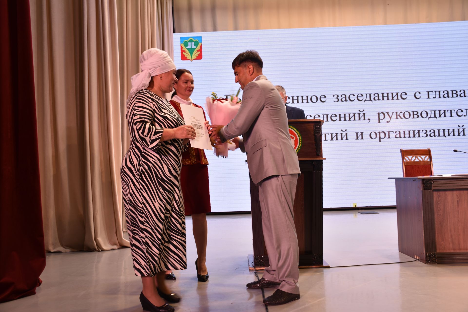Жителей Кукморского района наградили на расширенной планерке