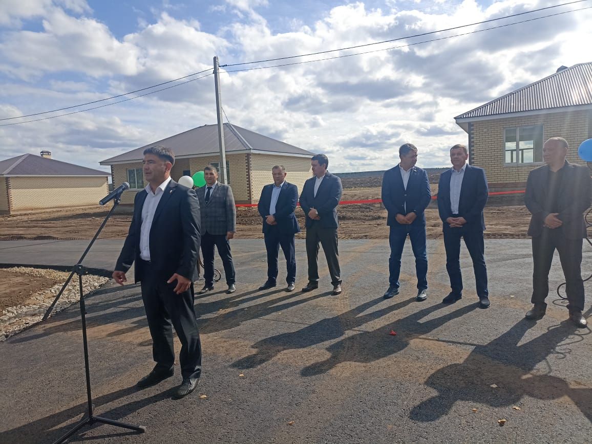 Кукмара районының Камышлы авылында төзелгән яңа йортлардан ачкычлар ияләренә тапшырылды