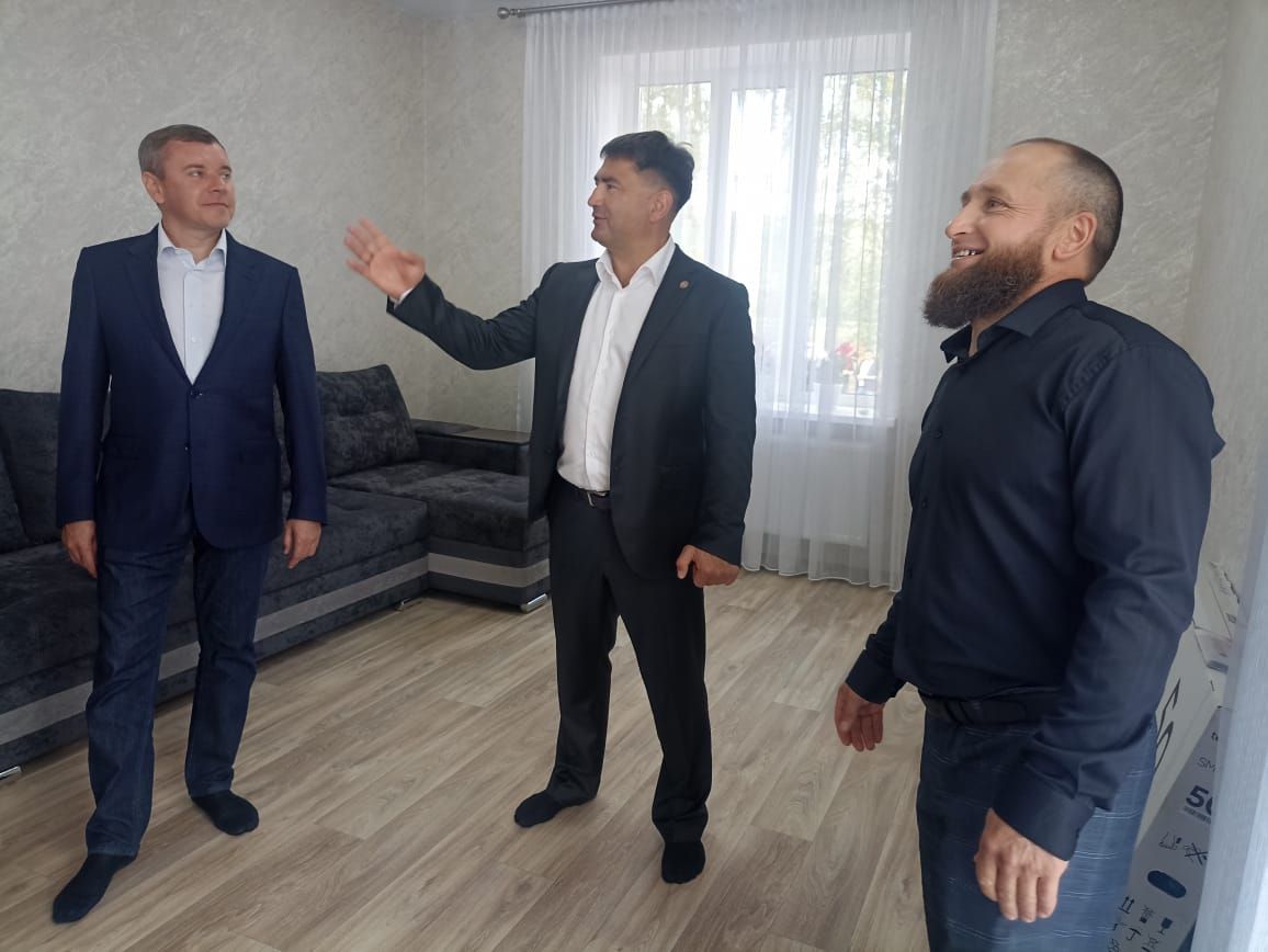 Кукмара районының Камышлы авылында төзелгән яңа йортлардан ачкычлар ияләренә тапшырылды