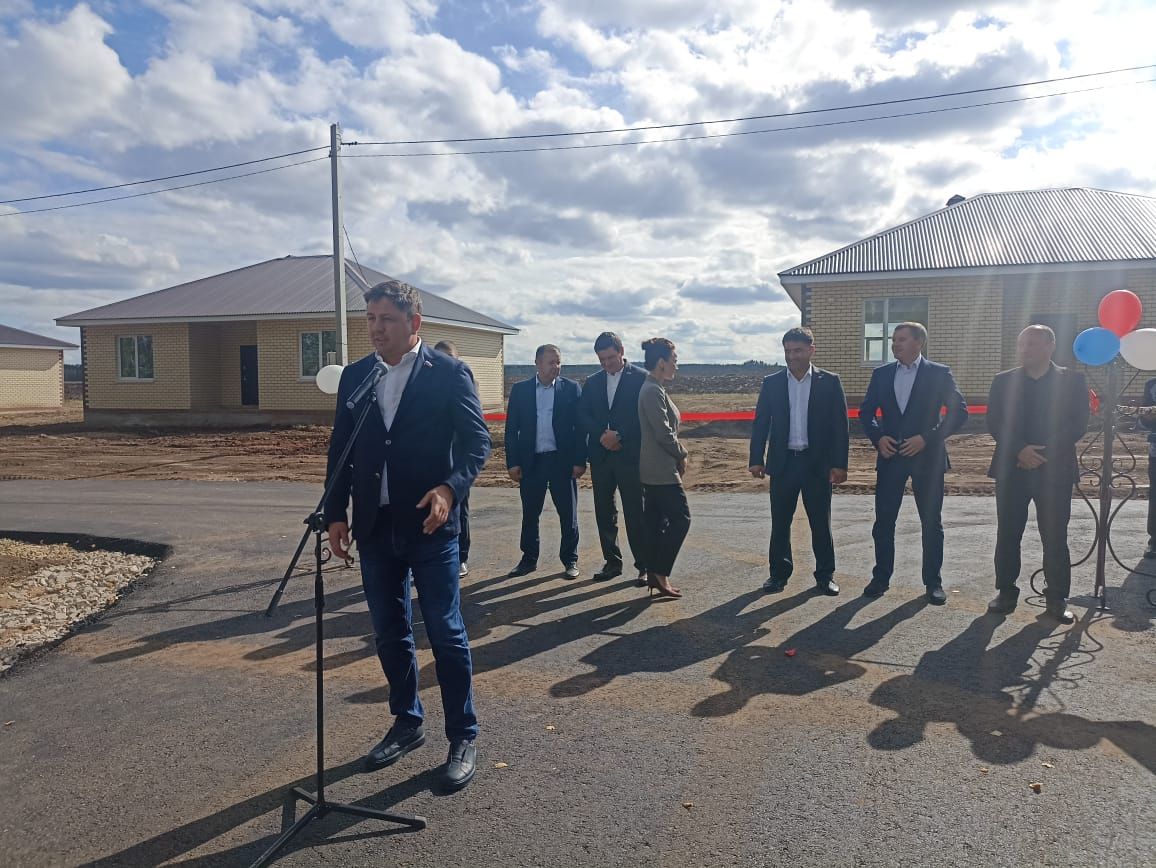 Кукмара районының Камышлы авылында төзелгән яңа йортлардан ачкычлар ияләренә тапшырылды