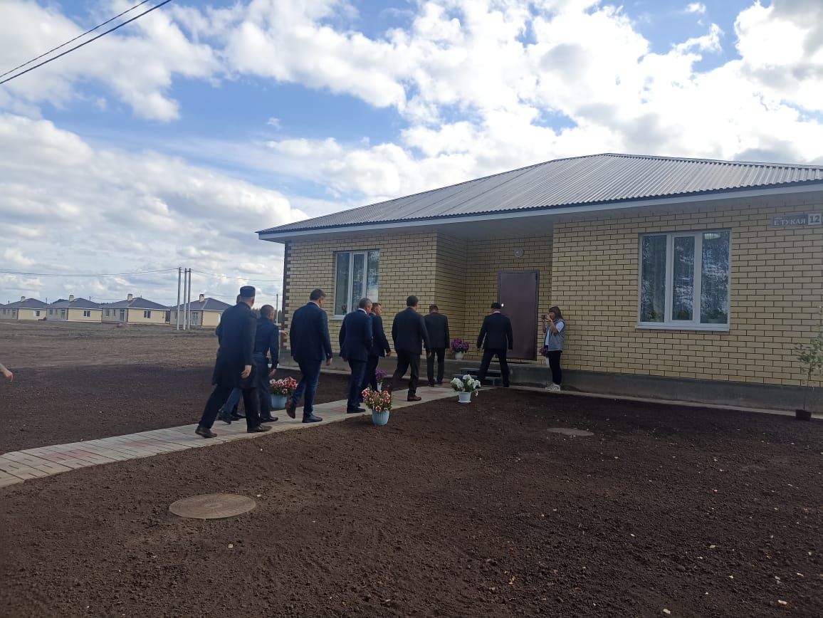Кукмара районының Камышлы авылында төзелгән яңа йортлардан ачкычлар ияләренә тапшырылды