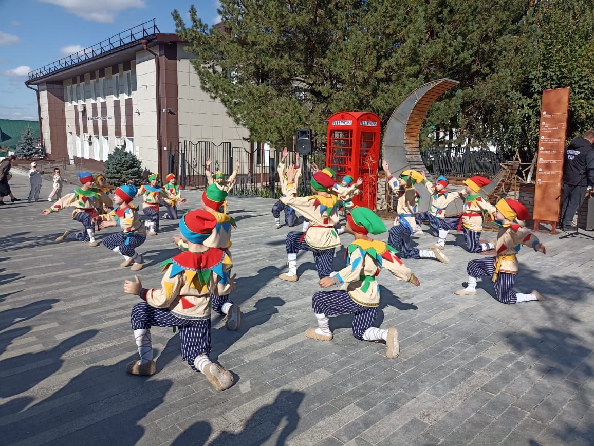 В Кукморе открыли памятник братьям Родигиным