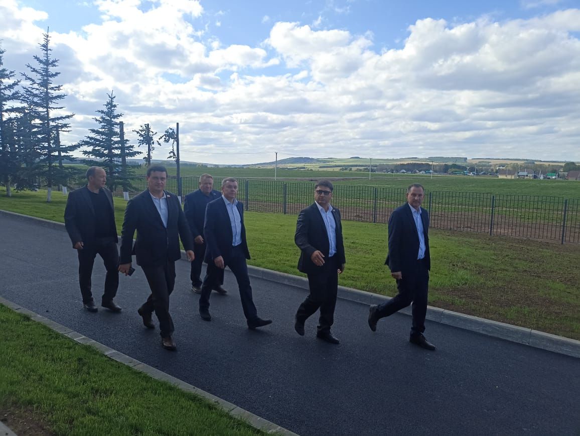 Кукмара районына эш сәфәре белән килгән кунаклар капиталь ремонт ясалган Пычак урта мәктәбендә булды
