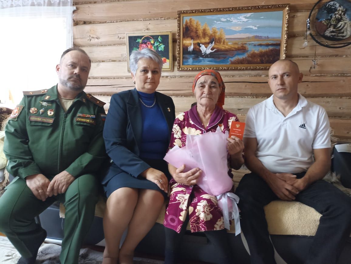Кукмара районында яшәүче анага «Махсус хәрби операциядә катнашучының әнисенә» медале тапшырылды