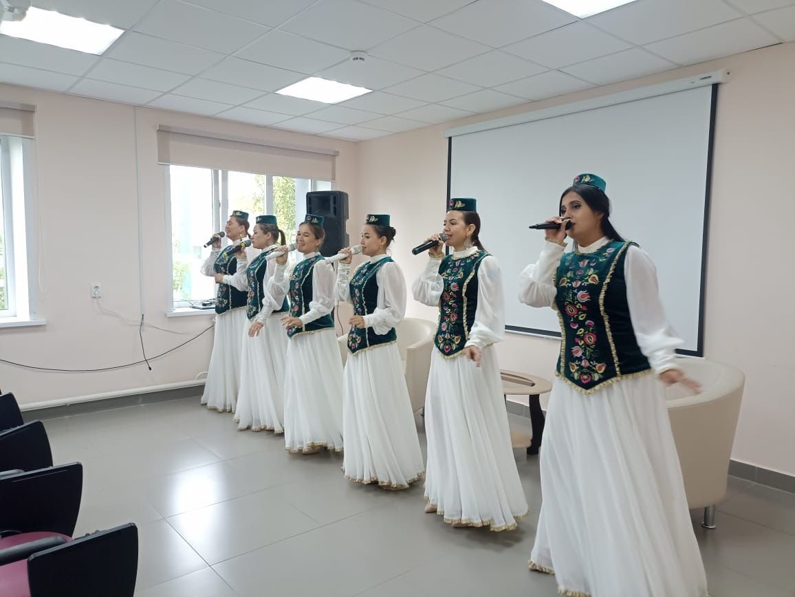 Кукмара үзәк китапханәсендә чит ил гражданнары белән очрашу узды
