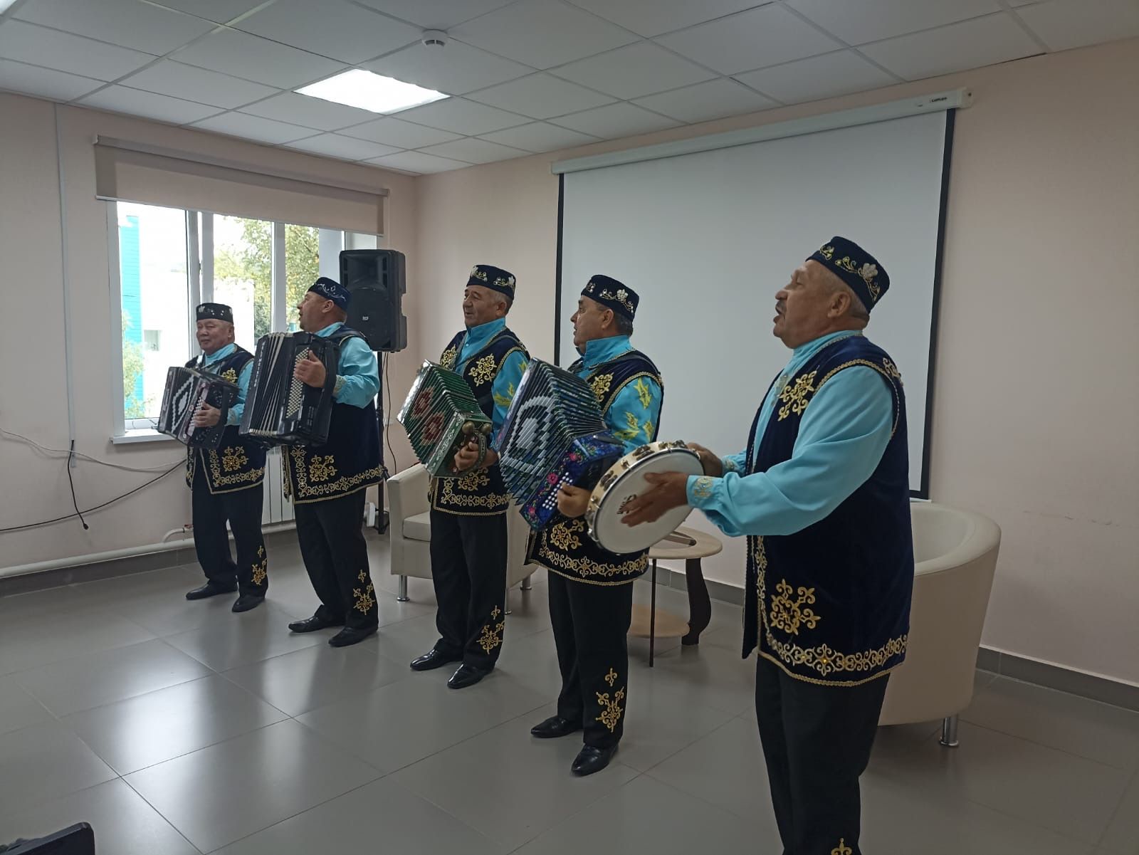 Кукмара үзәк китапханәсендә чит ил гражданнары белән очрашу узды