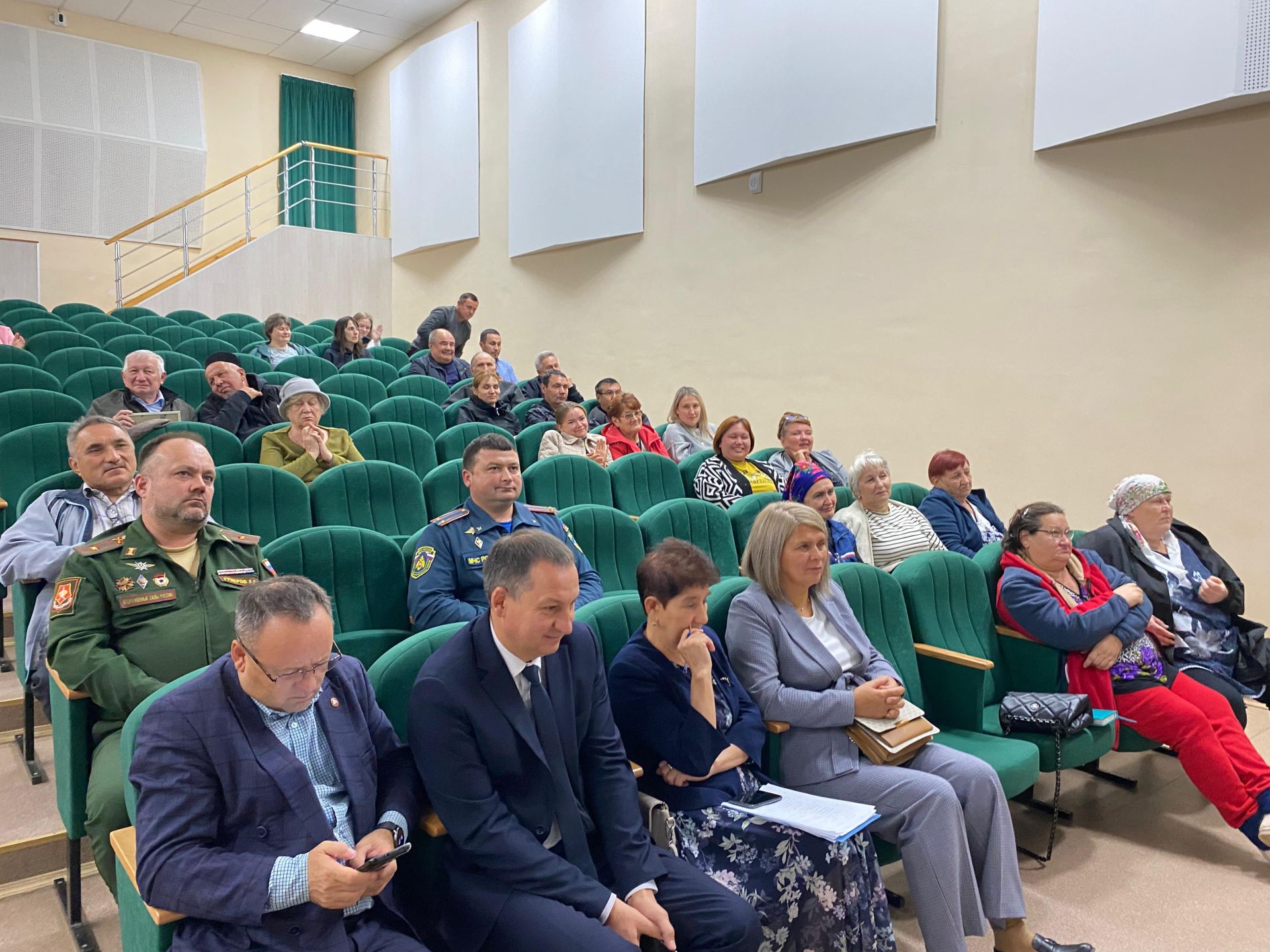 На встрече с жителями Лубянского сельского поселения обсудили проблемы водоснабжения, автобусного сообщения и состояния дорог