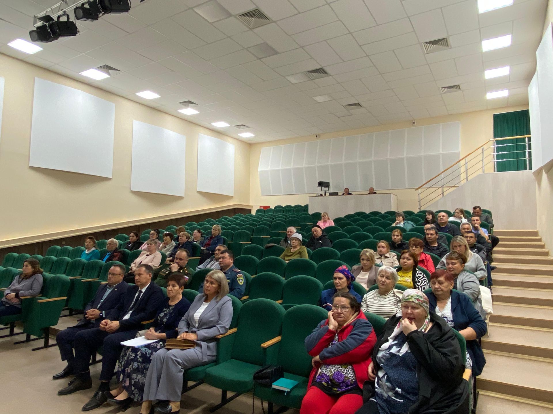 На встрече с жителями Лубянского сельского поселения обсудили проблемы водоснабжения, автобусного сообщения и состояния дорог